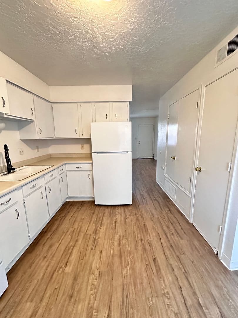 Albuquerque Apartment: 3618 Lafayette Drive Ne