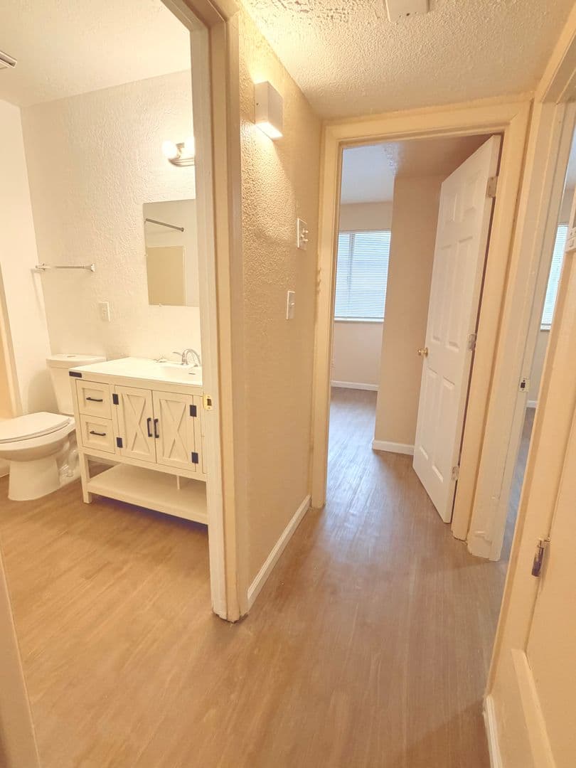 Rio Rancho Apartment: 509 Vancouver Road SE