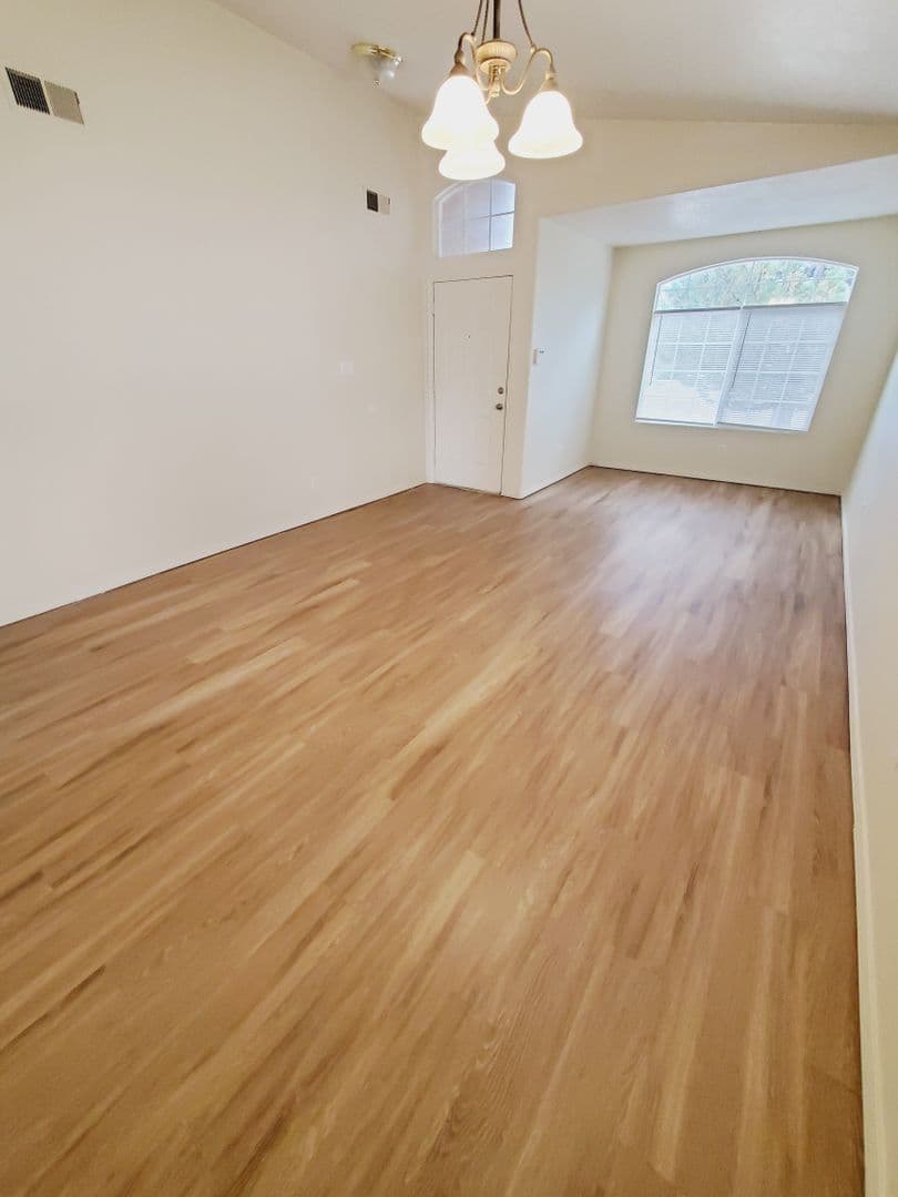 Los Lunas House: 631 Rain Lily