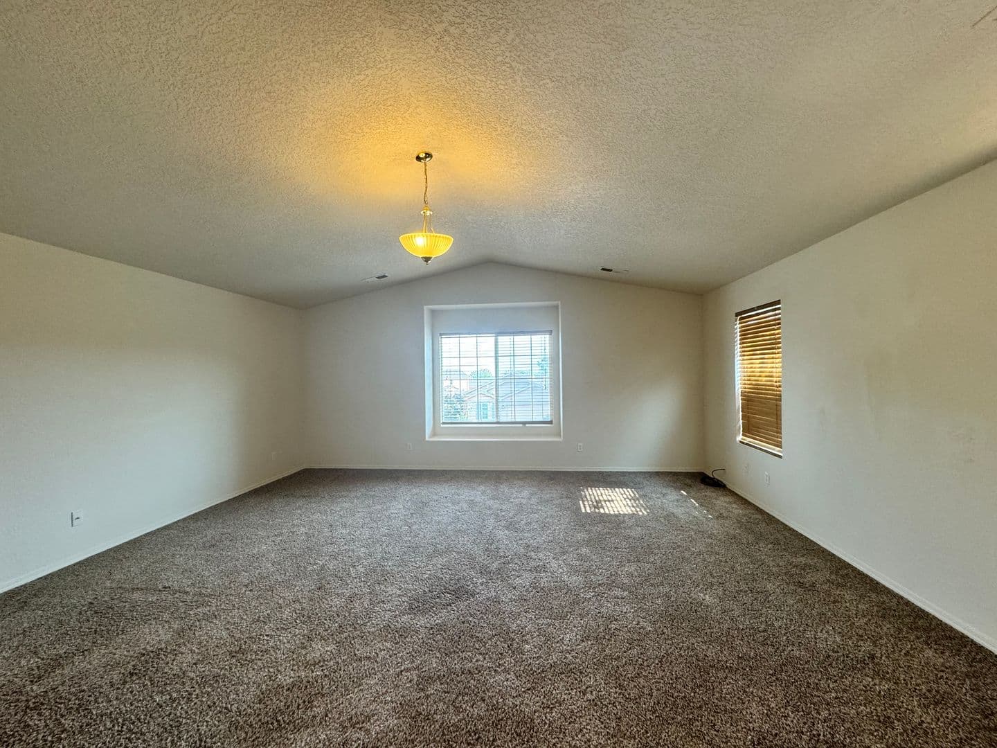 Los Lunas House: 520 Rain Lily Road SW