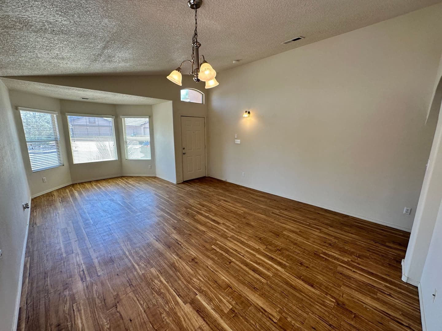 Los Lunas House: 841 Purple Aster SW