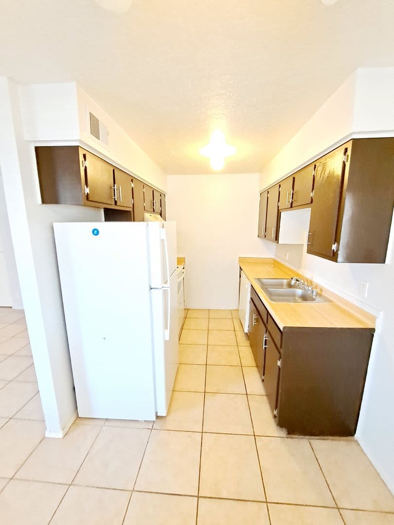 Albuquerque Apartment: 131 Tennessee St Se