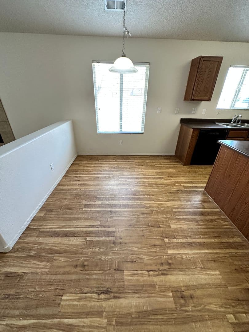 Los Lunas House: 841 Purple Aster SW