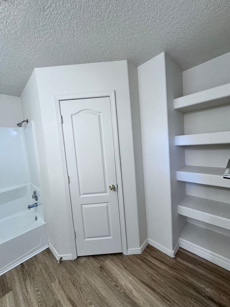 Los Lunas House: 720 Bear Grass Ave SW