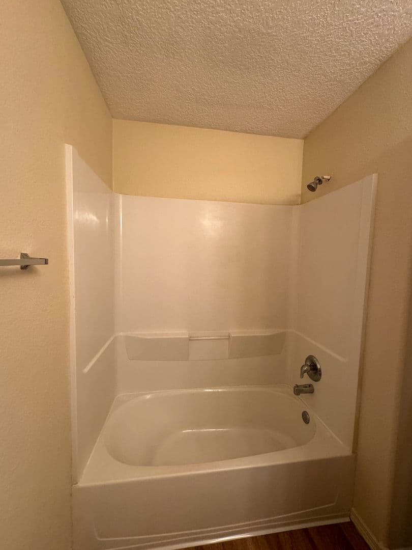 Los Lunas House: 750 Purple Aster Ave SW
