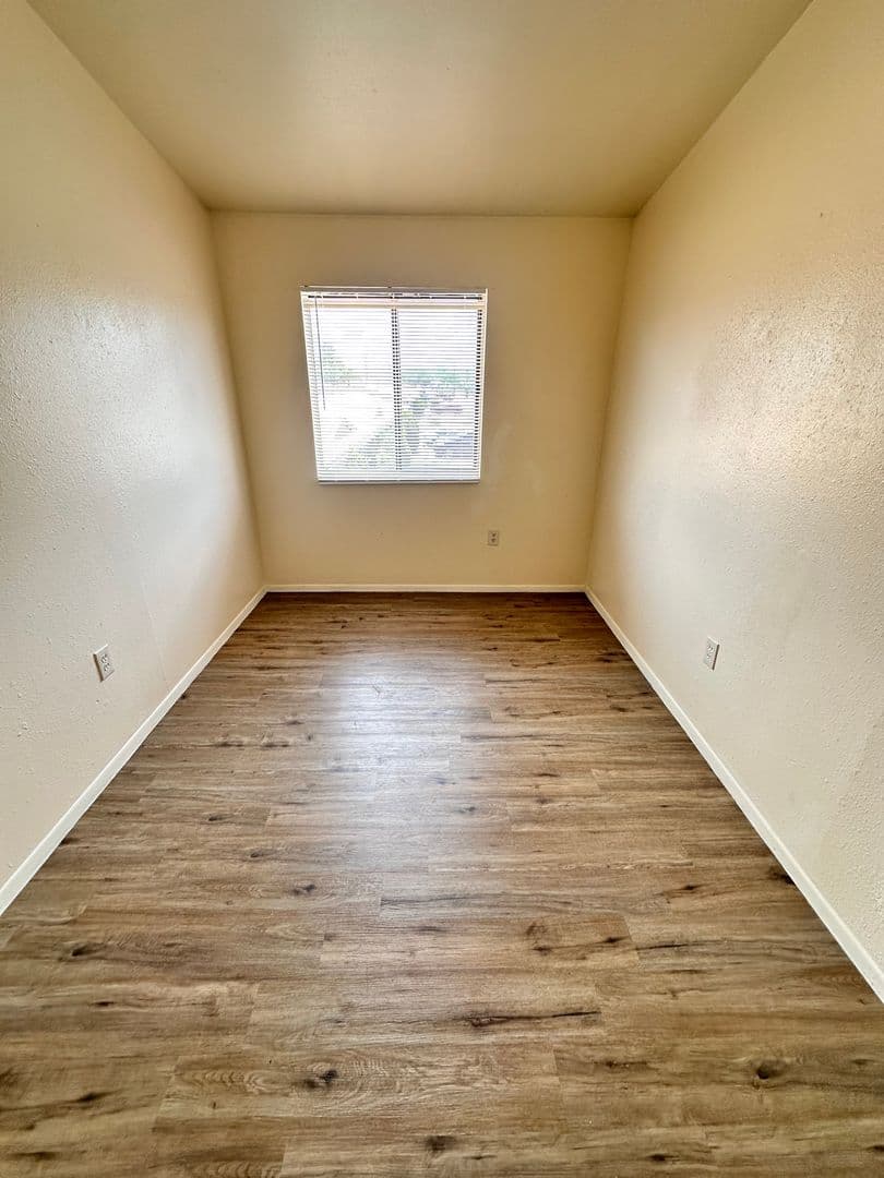 Albuquerque Apartment: 3800 Flora Vista Ave SW