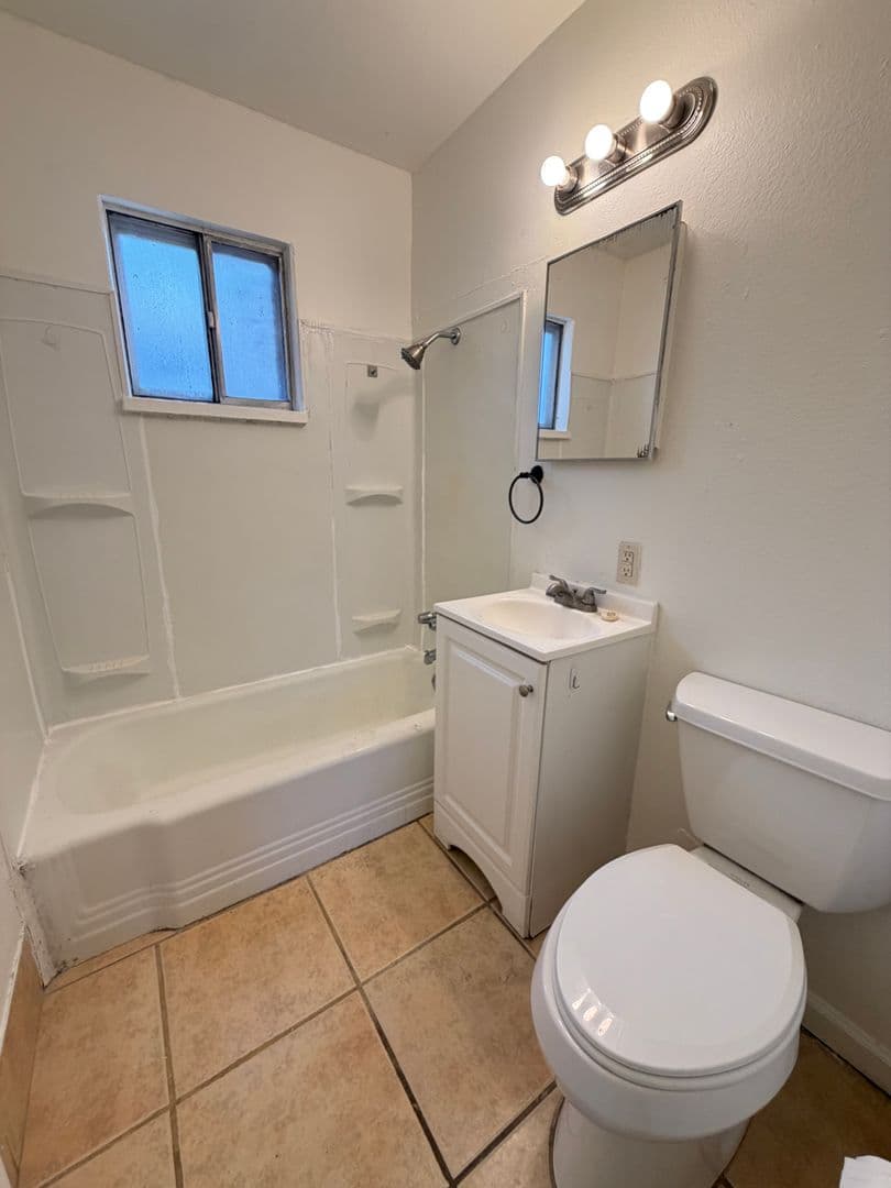 Albuquerque Apartment: 3417 Thaxton Ave SE