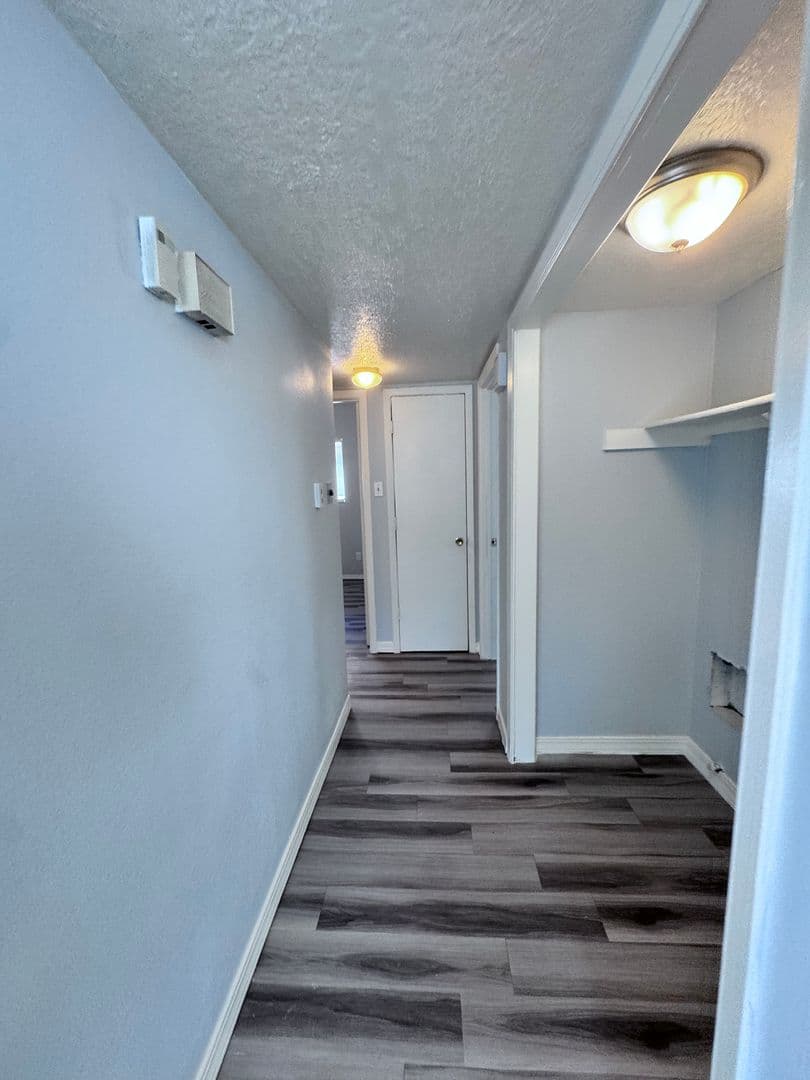 Los Lunas Apartment: 250 Village Dr