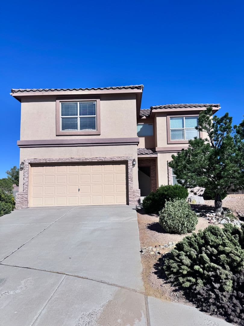Los Lunas House: 670 Purple Aster Ave SW