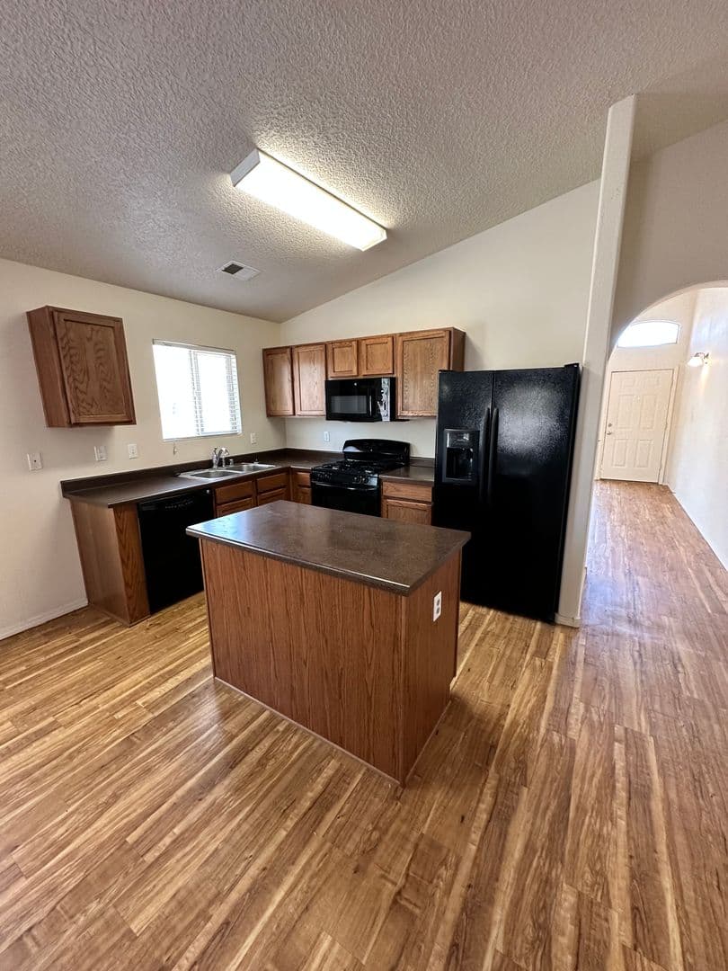 Los Lunas House: 841 Purple Aster SW