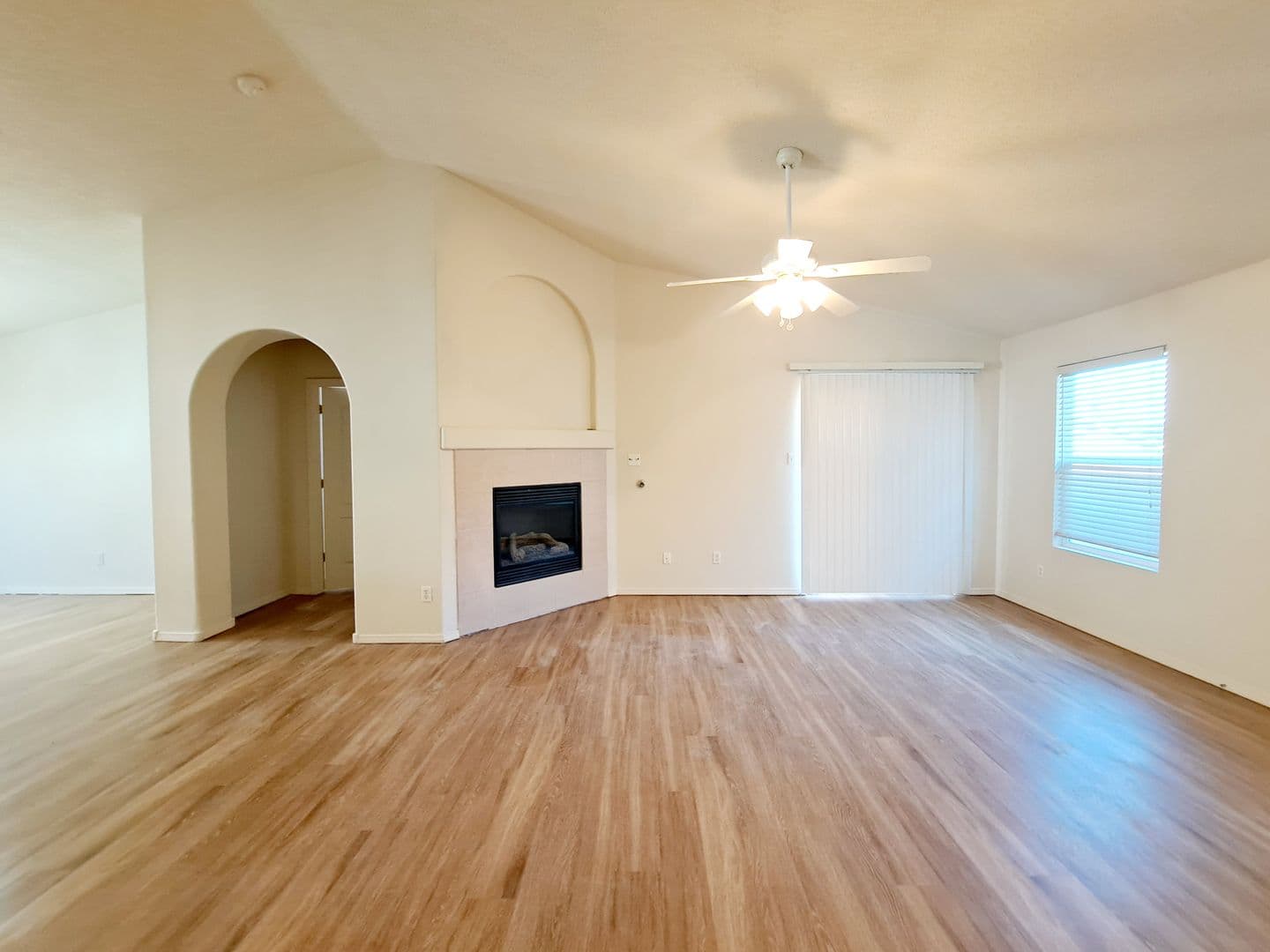 Los Lunas House: 750 Blue Sage Ave SW
