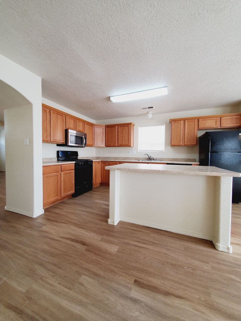 Los Lunas House: 631 Rain Lily