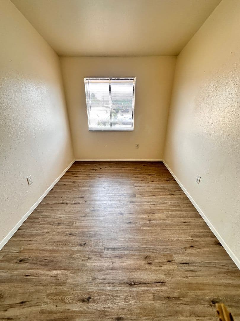 Albuquerque Apartment: 3800 Flora Vista Ave SW