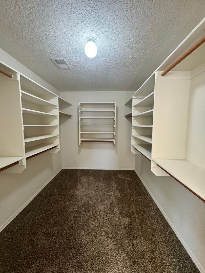 Los Lunas House: 520 Rain Lily Road SW