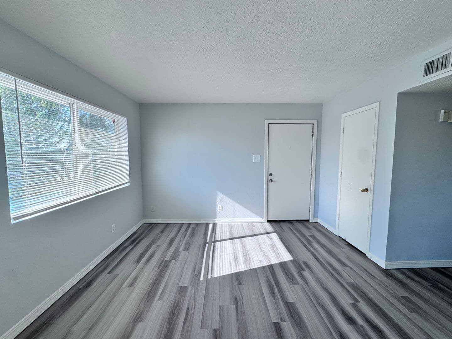 Los Lunas Apartment: 250 Village Dr