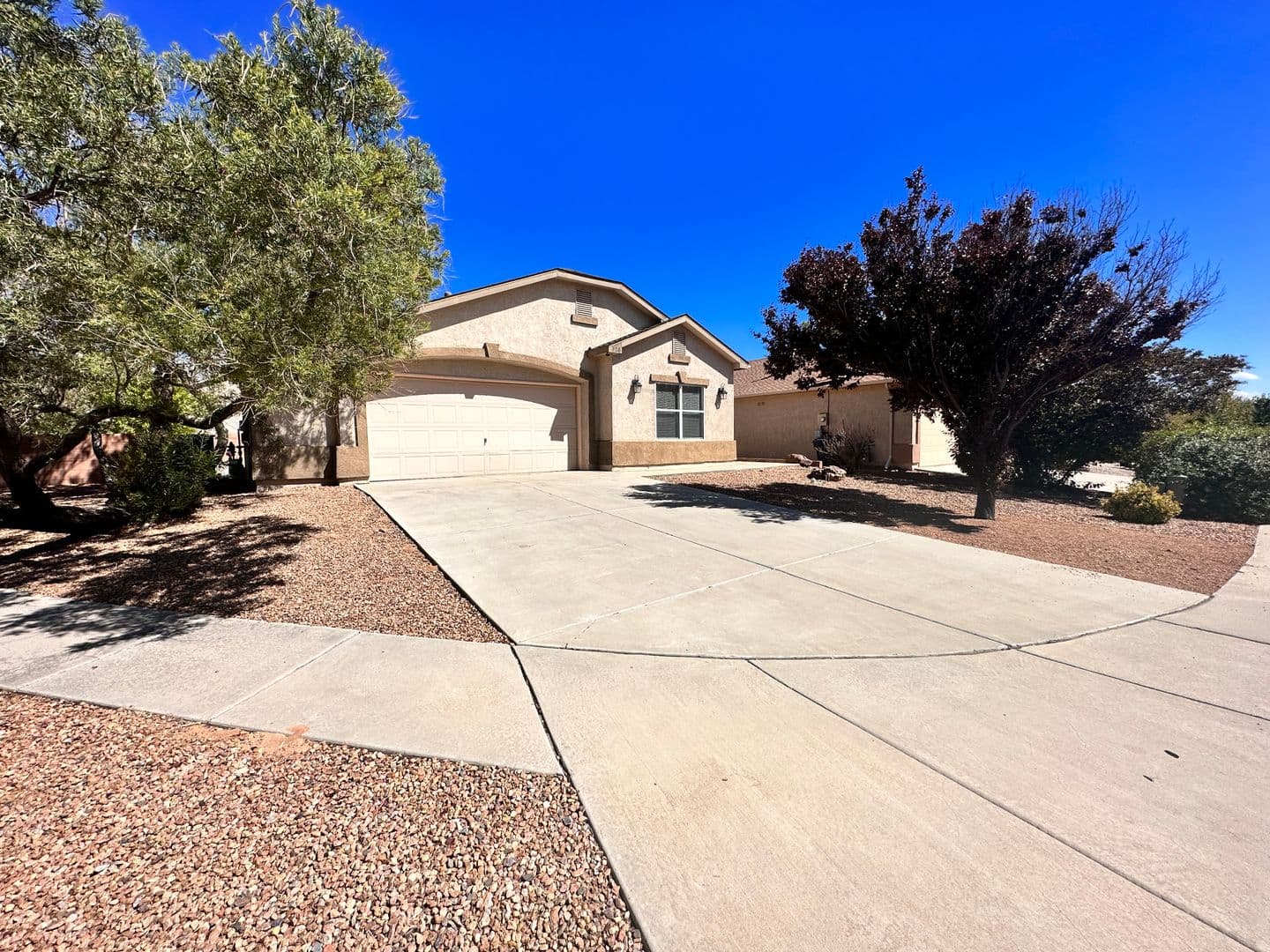 Los Lunas House: 720 Bear Grass Ave SW
