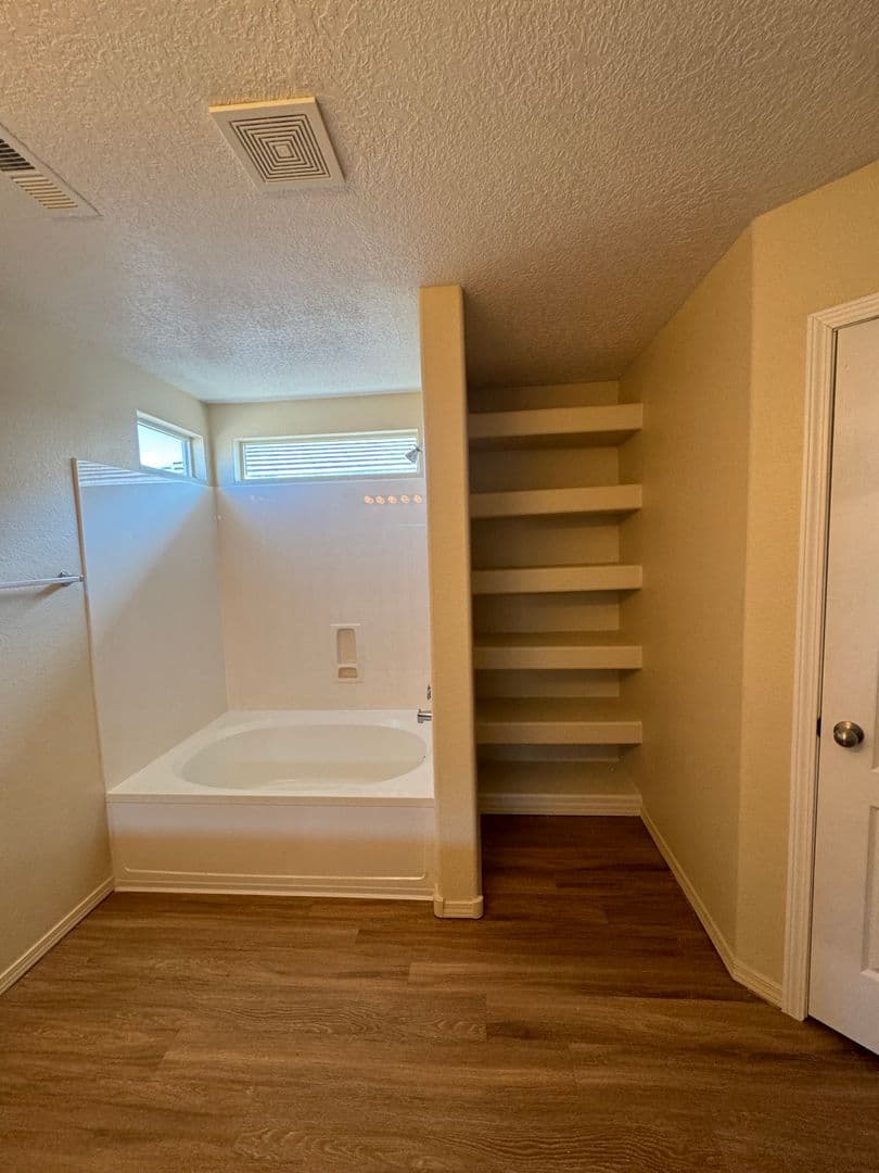 Los Lunas House: 750 Purple Aster Ave SW