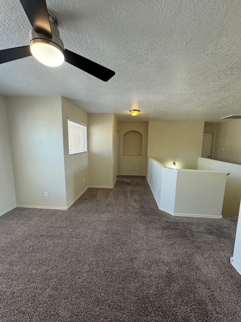 Los Lunas House: 670 Purple Aster Ave SW