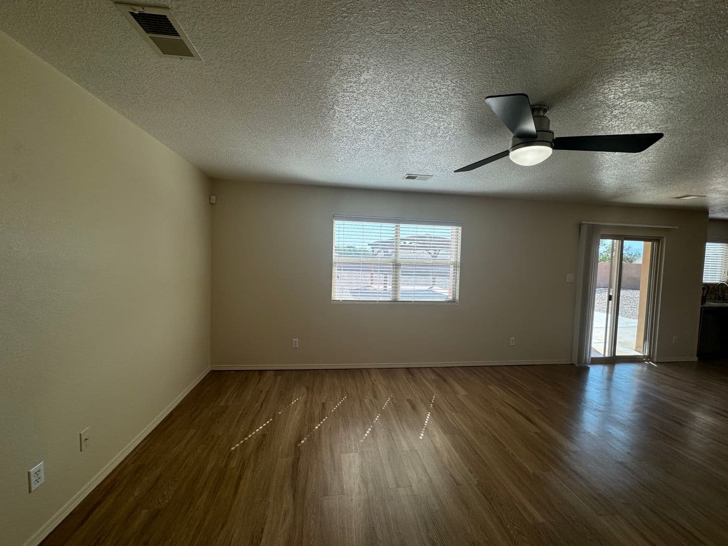 Los Lunas House: 670 Purple Aster Ave SW