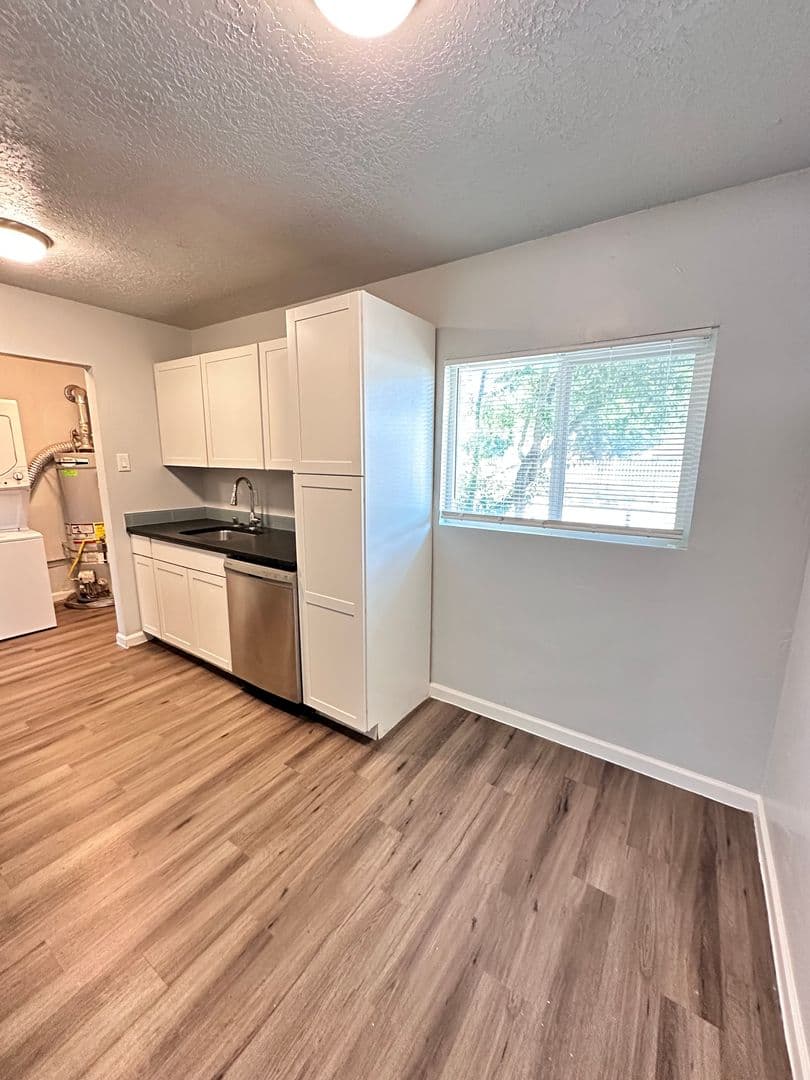 Albuquerque Apartment: 210 Cornell Drive SE