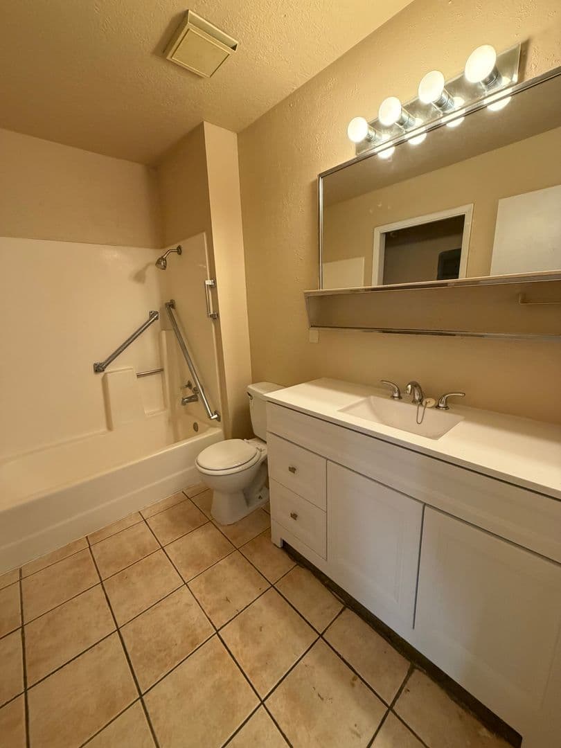 Rio Rancho Apartment: 507 Vancouver Road SE