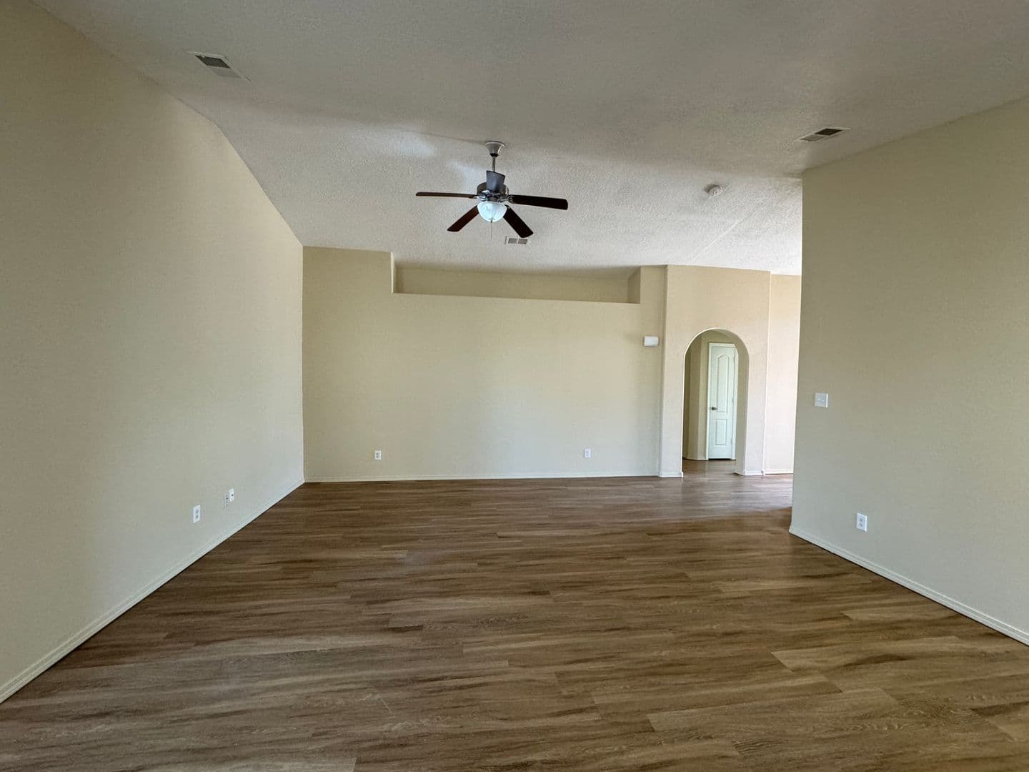 Los Lunas House: 750 Purple Aster Ave SW