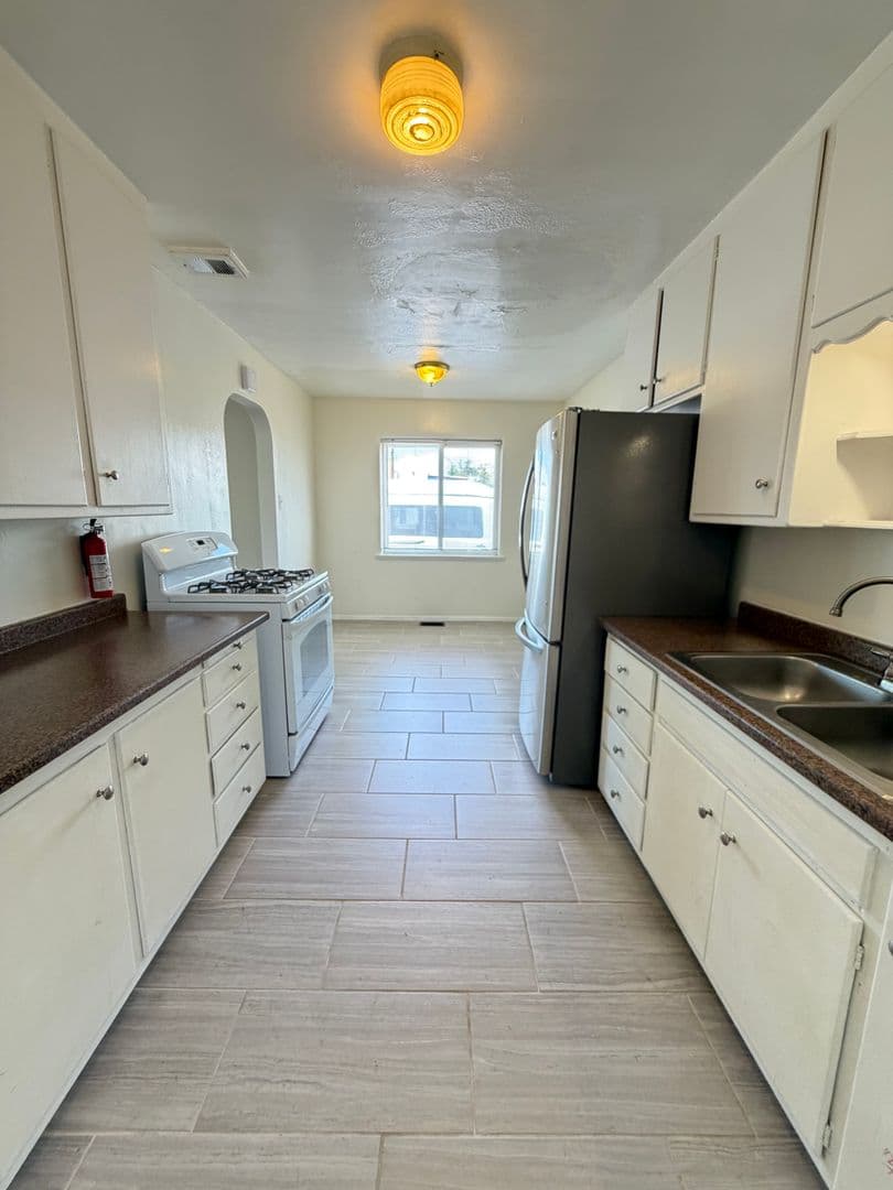 Albuquerque Apartment: 6104 Zuni Road SE