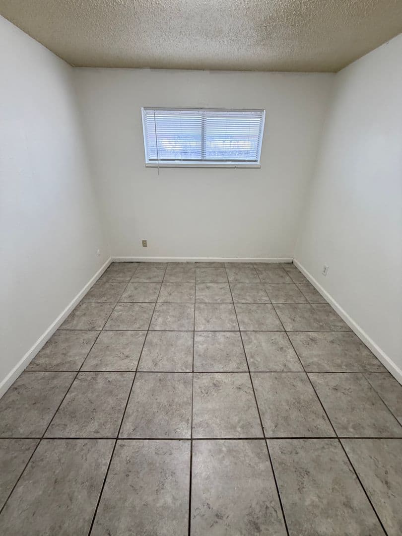 Albuquerque Apartment: 3417 Thaxton Ave SE