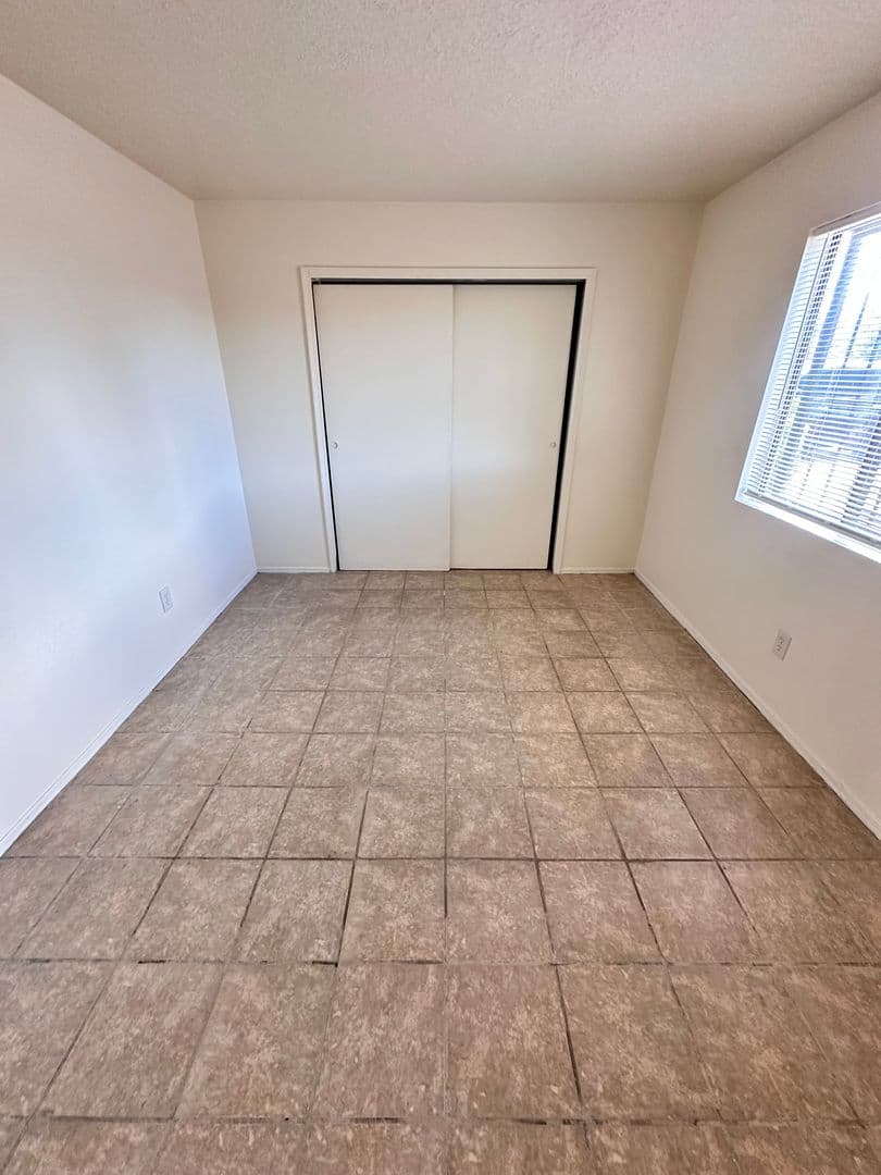 Albuquerque Apartment: 3800 Flora Vista Ave SW