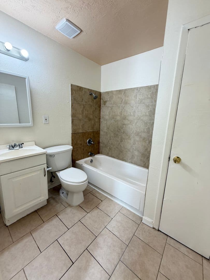 Albuquerque Apartment: 501 Texas Street NE