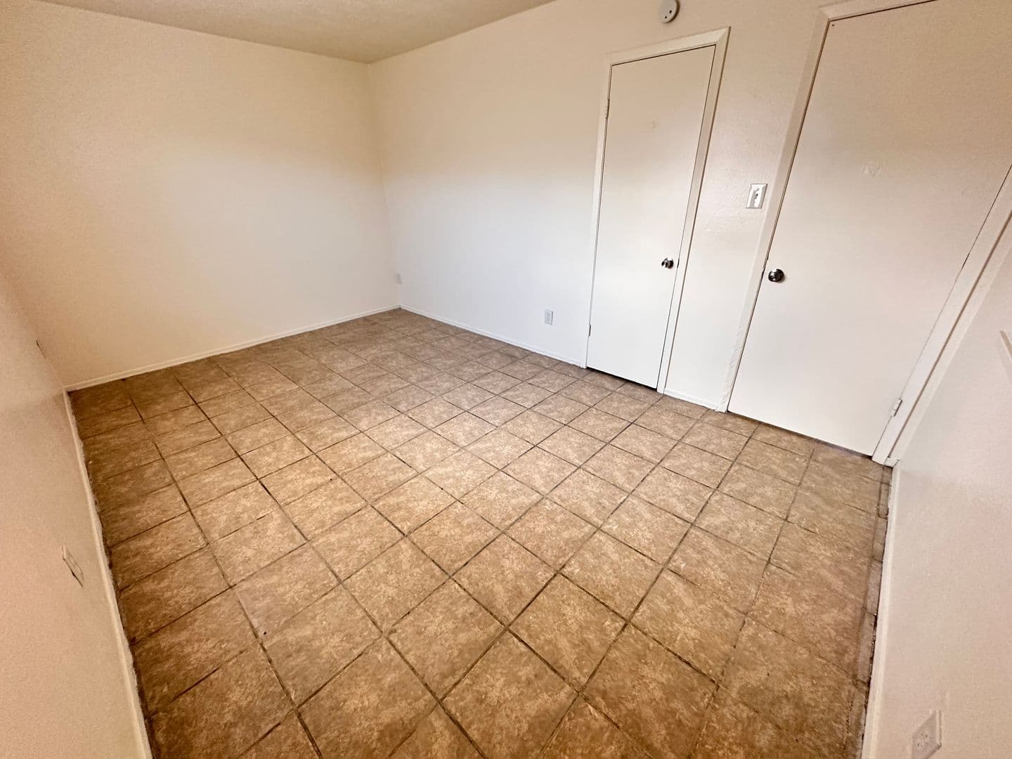 Albuquerque Apartment: 3800 Flora Vista Ave SW