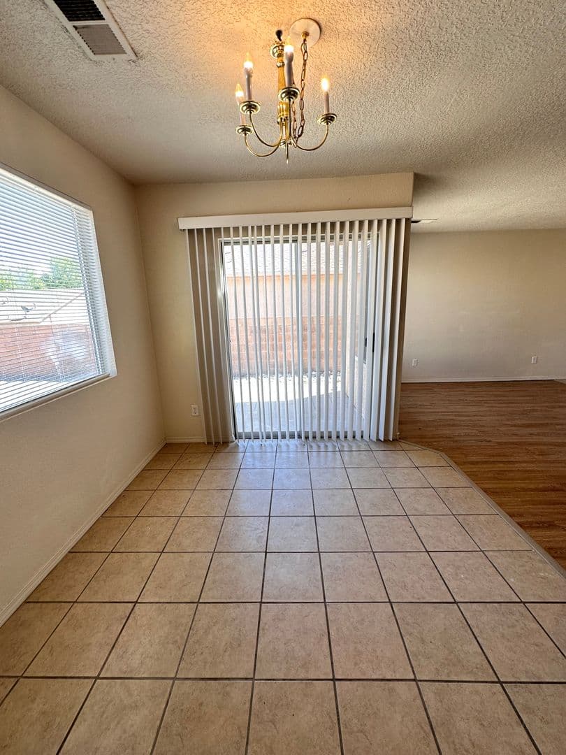 Los Lunas House: 720 Bear Grass Ave SW