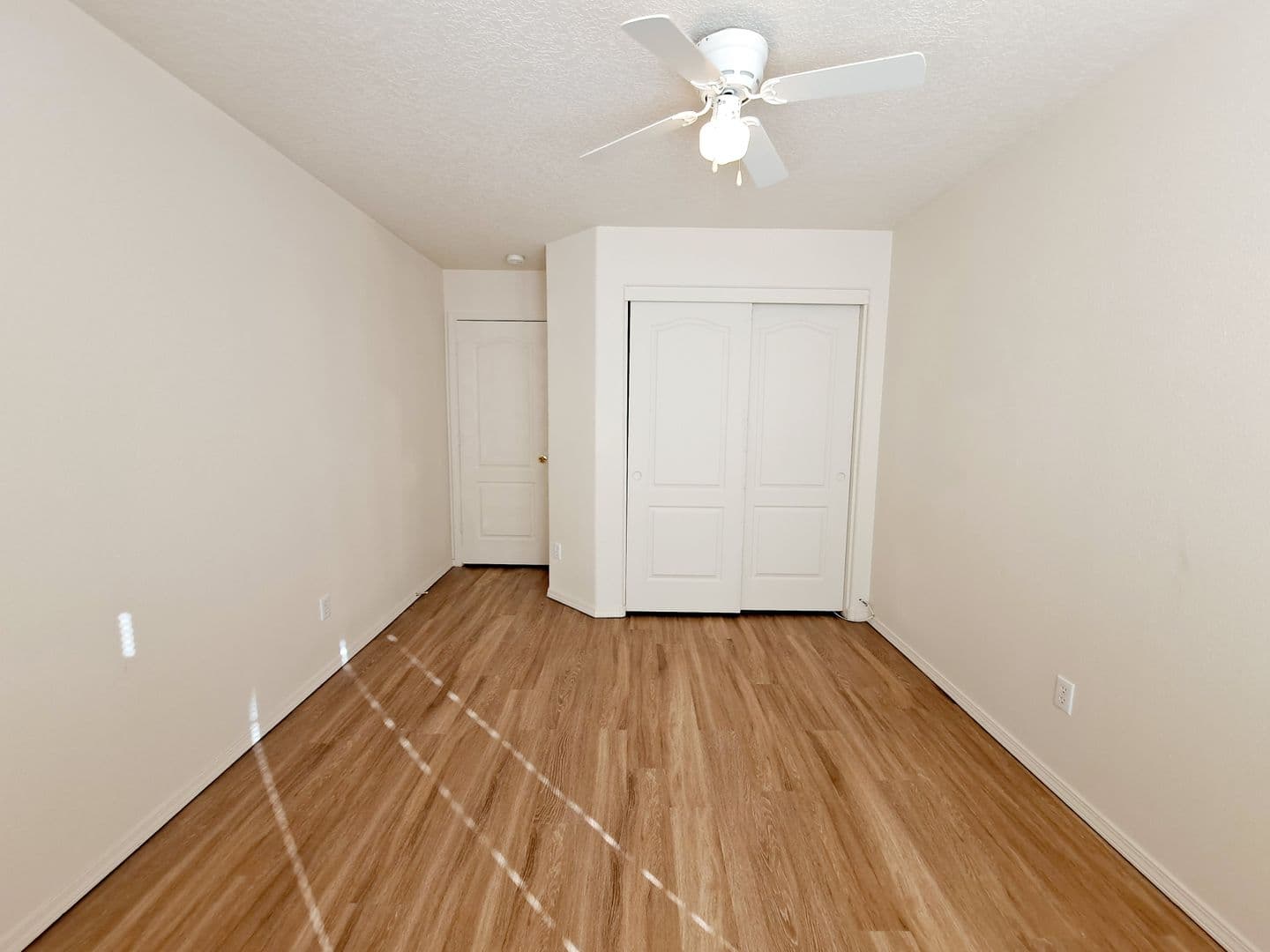 Los Lunas House: 750 Blue Sage Ave SW