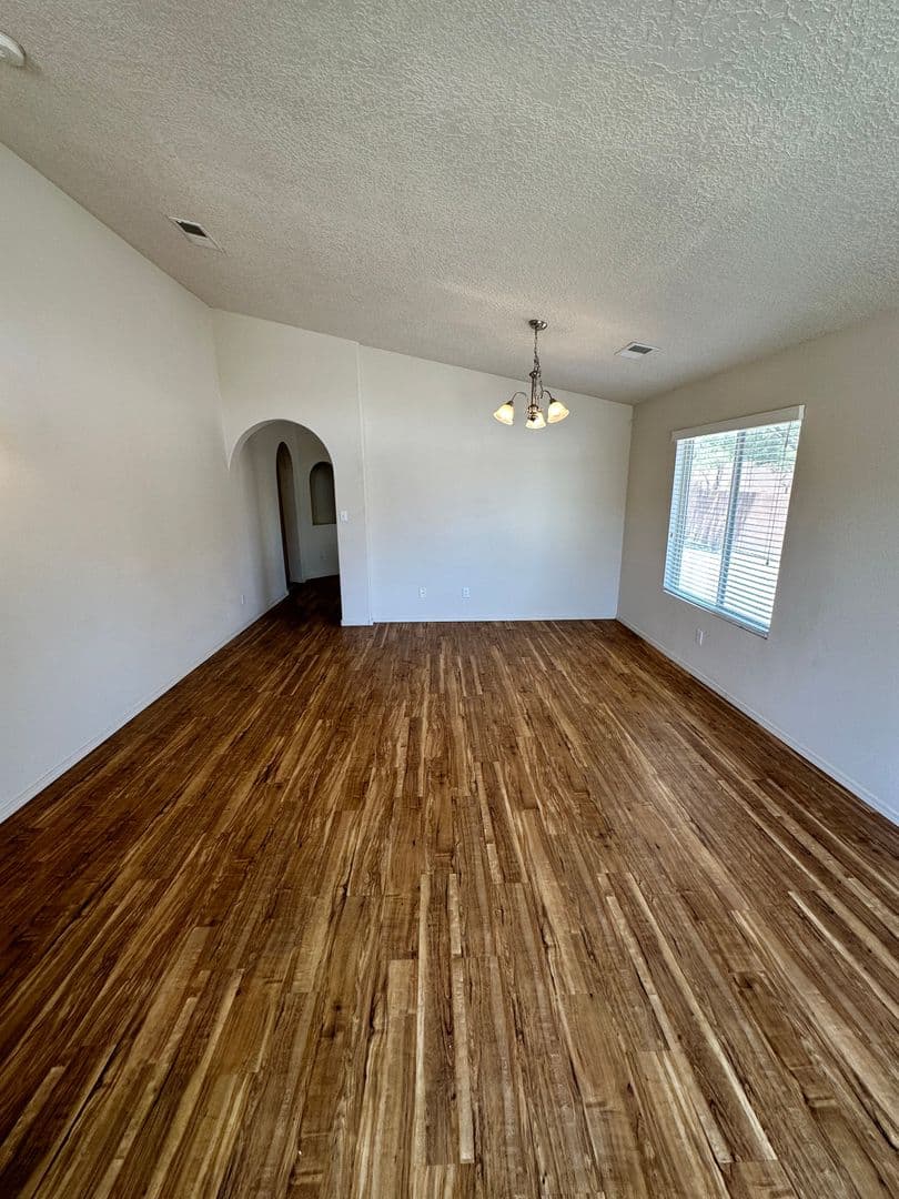 Los Lunas House: 841 Purple Aster SW