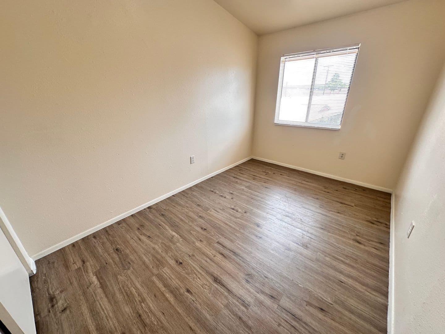 Albuquerque Apartment: 3800 Flora Vista Ave SW