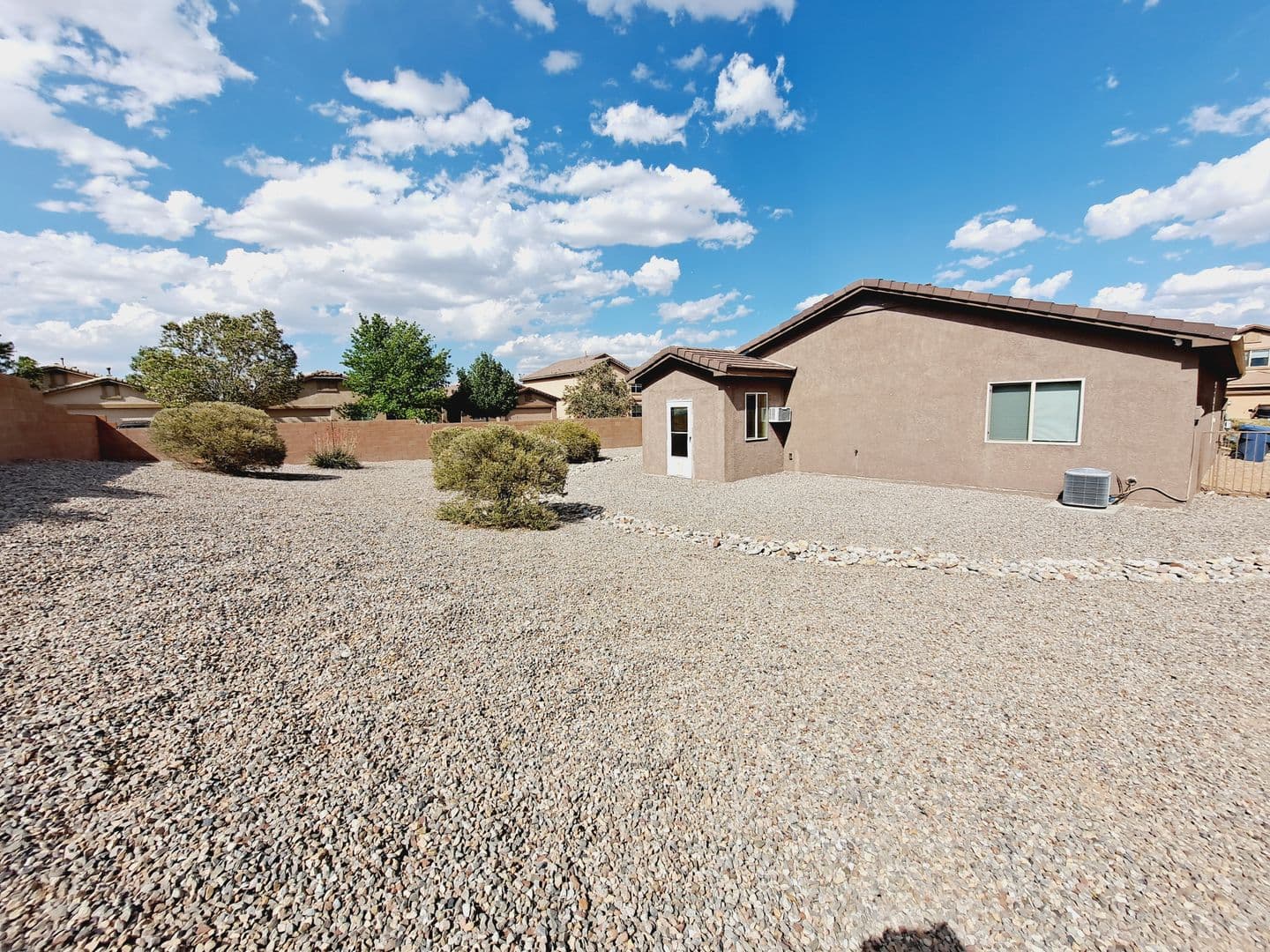Los Lunas House: 671 Purple Aster Ave SW