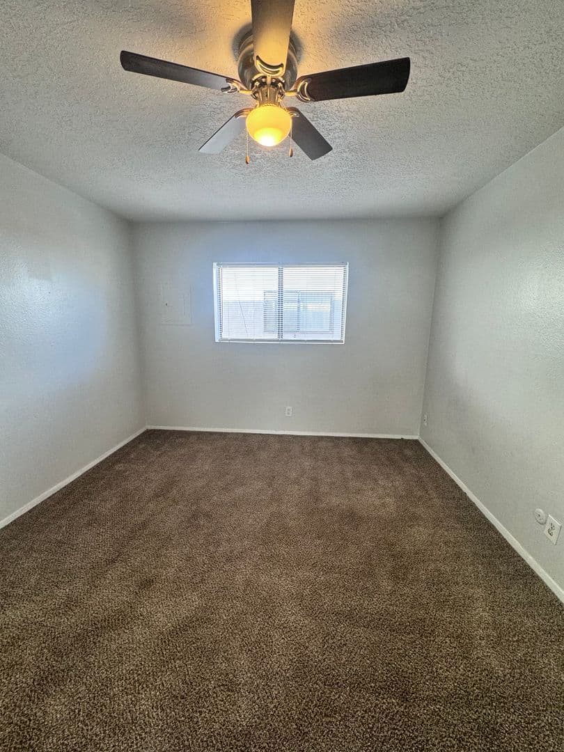 Los Lunas Apartment: 250 Village Dr