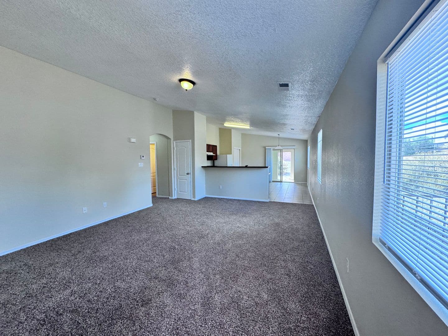 Los Lunas House: 671 Purple Aster Ave SW