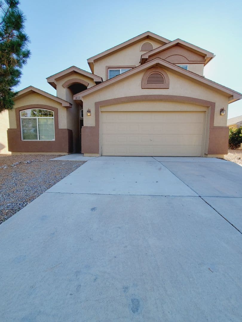 Los Lunas House: 631 Rain Lily