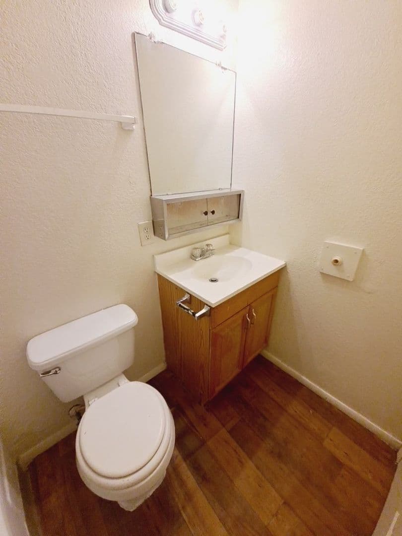 Albuquerque Apartment: 216 63rd Street NW