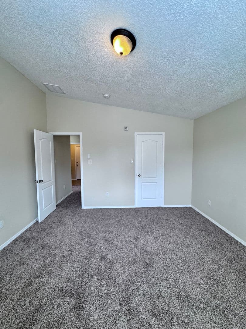 Los Lunas House: 671 Purple Aster Ave SW