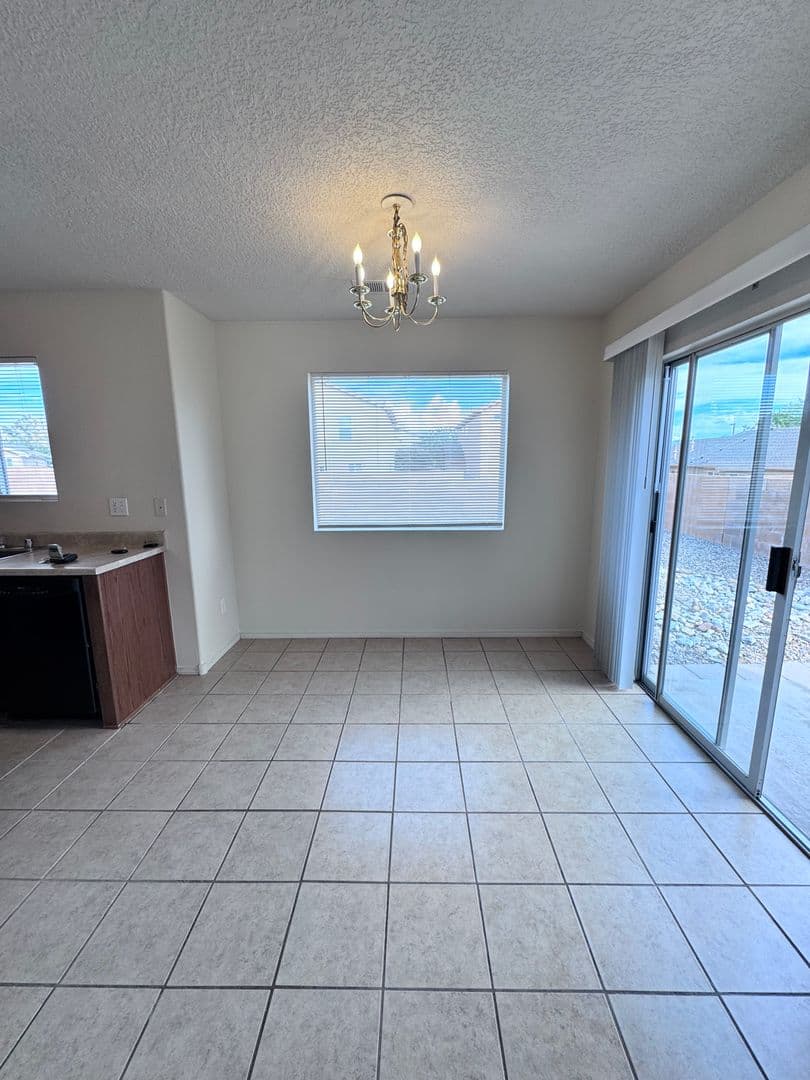 Los Lunas House: 720 Bear Grass Ave SW