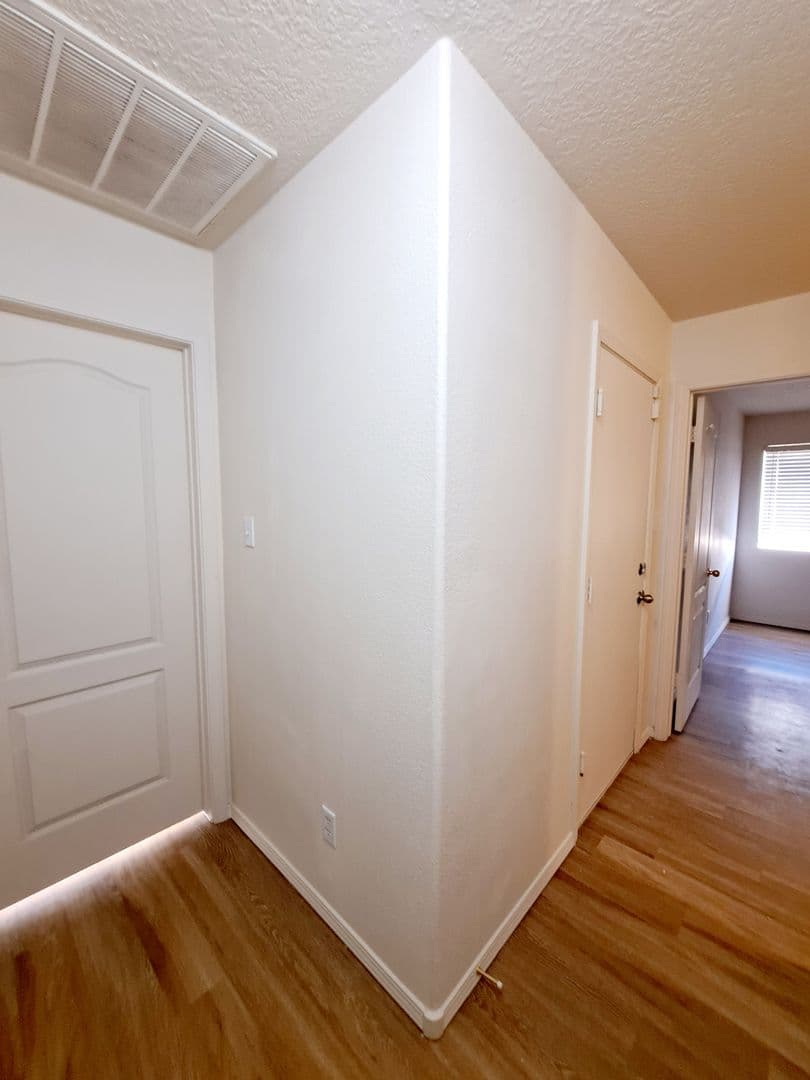 Los Lunas House: 750 Blue Sage Ave SW