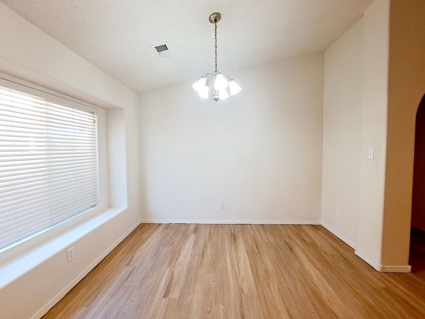 Los Lunas House: 750 Blue Sage Ave SW