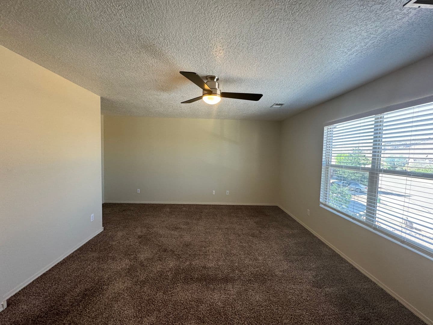 Los Lunas House: 670 Purple Aster Ave SW