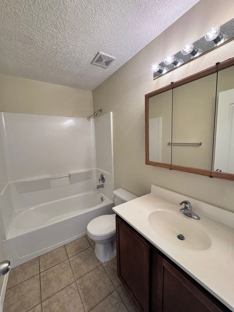 Los Lunas House: 671 Purple Aster Ave SW