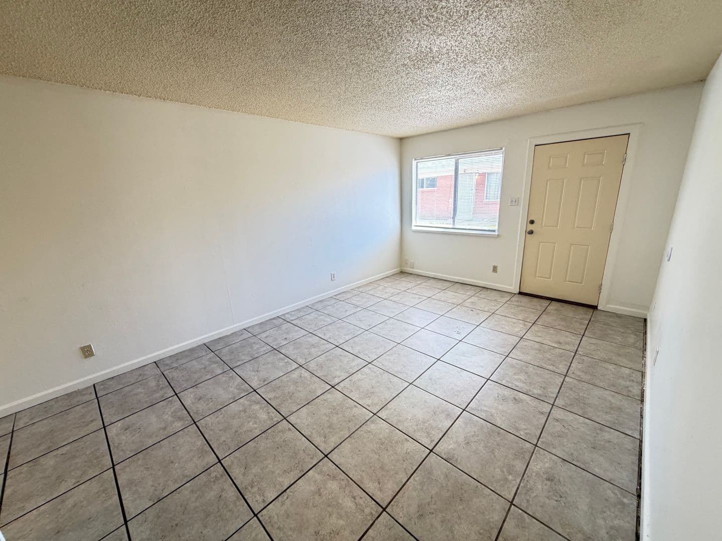 Albuquerque Apartment: 3417 Thaxton Ave SE
