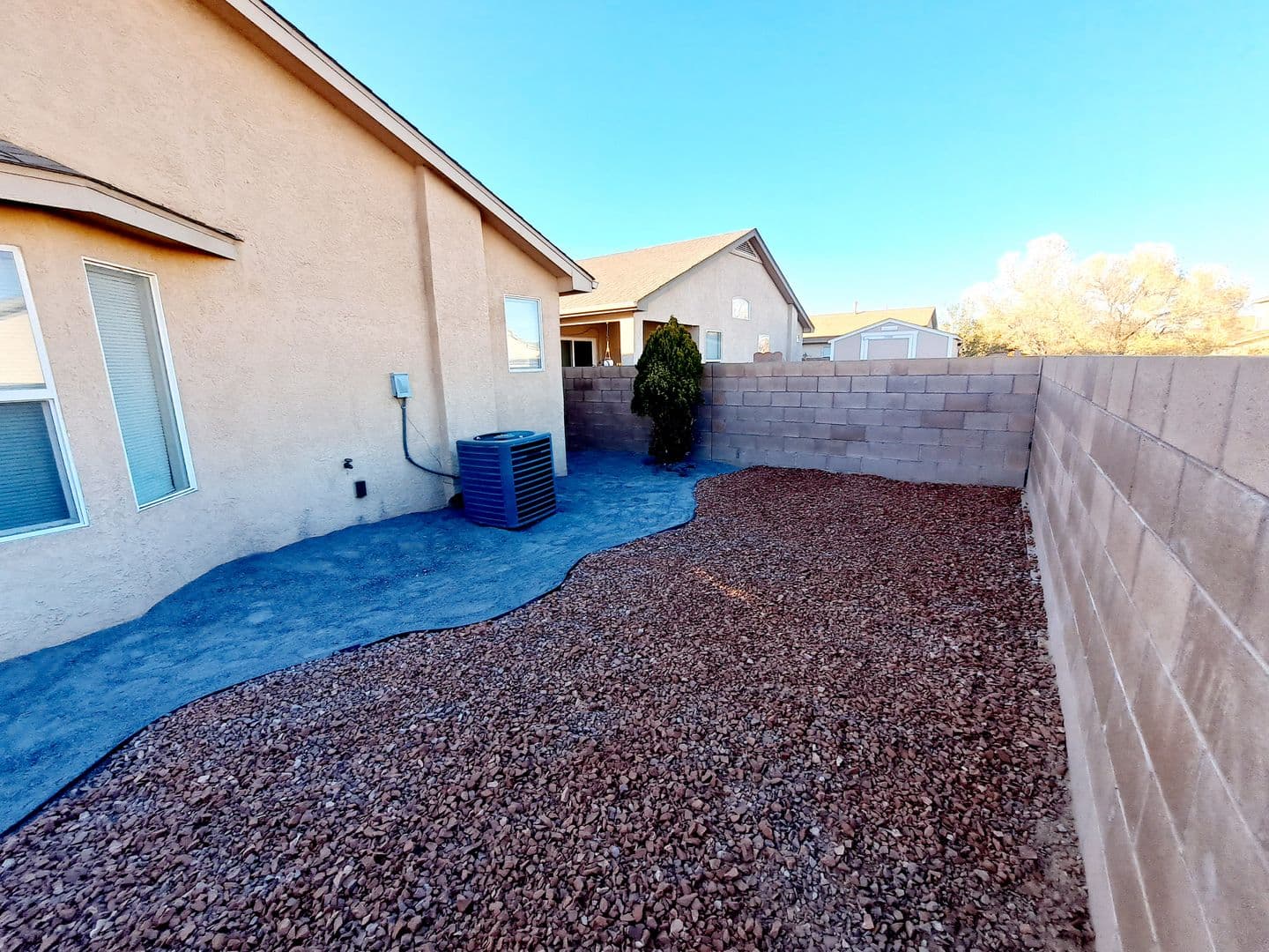 Los Lunas House: 750 Blue Sage Ave SW