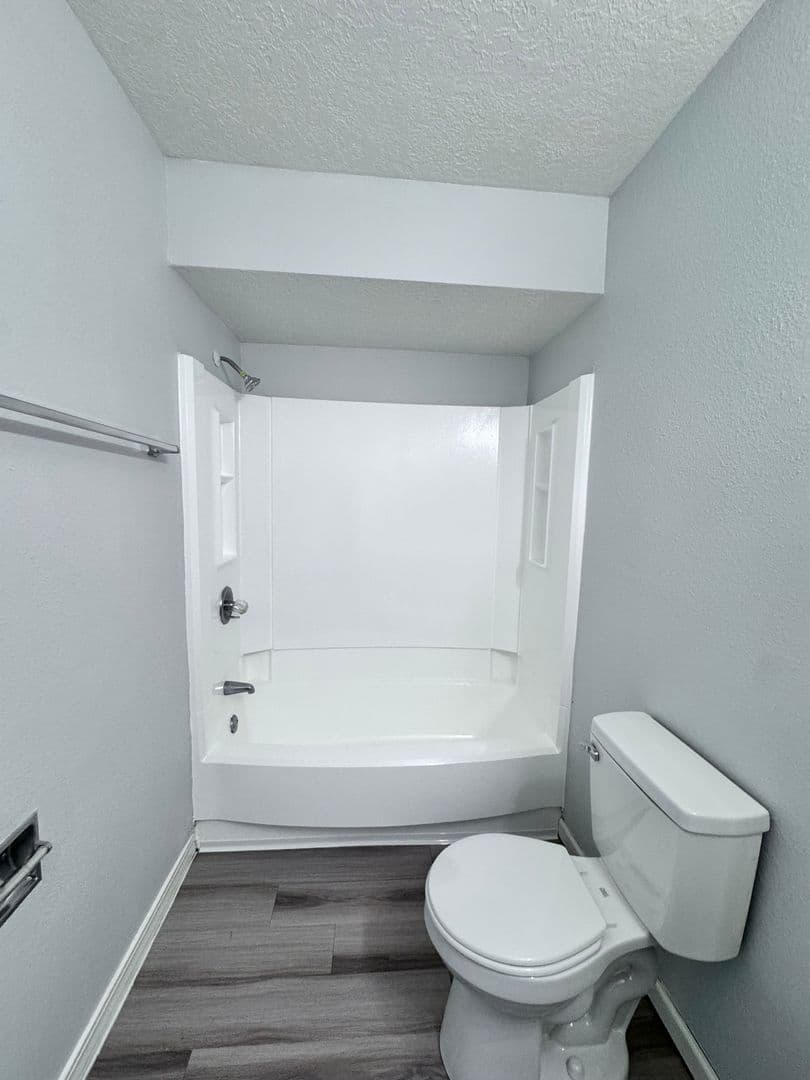 Los Lunas Apartment: 250 Village Dr