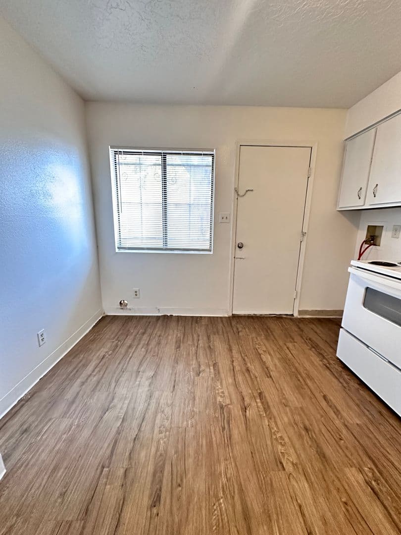 Albuquerque Apartment: 3618 Lafayette Drive Ne